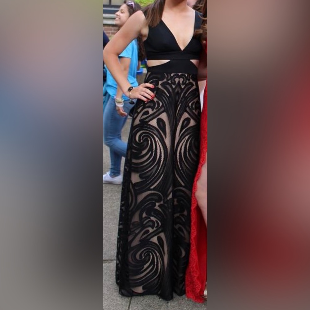 Prom/ Formal Dress - Picture 3 of 4